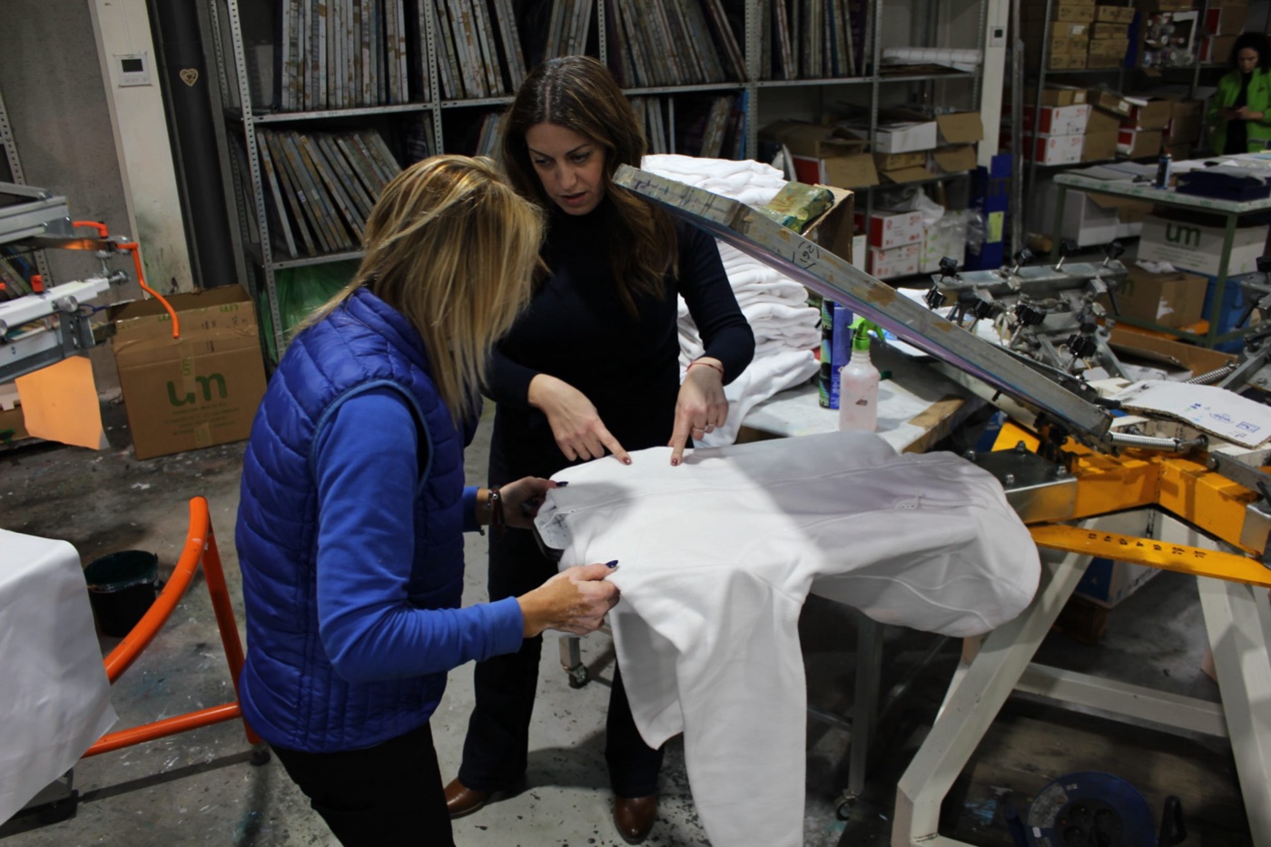 Estampación textil en carrusel de serigrafía